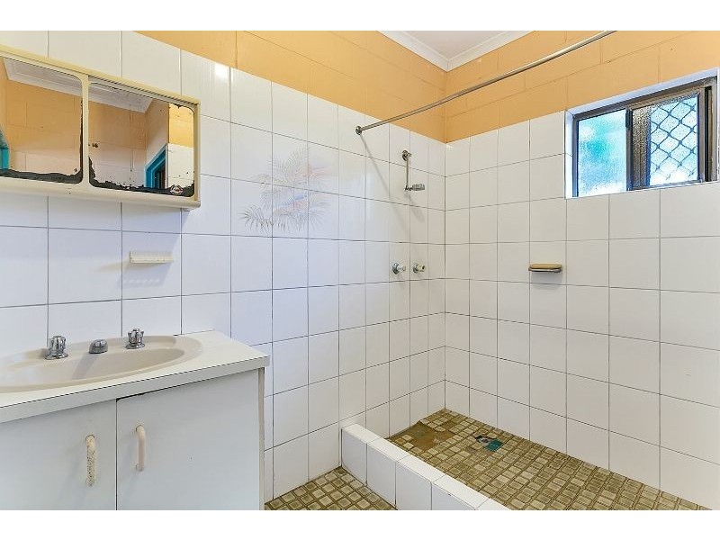 2/50 Koch Street, Mooroobool QLD 4870