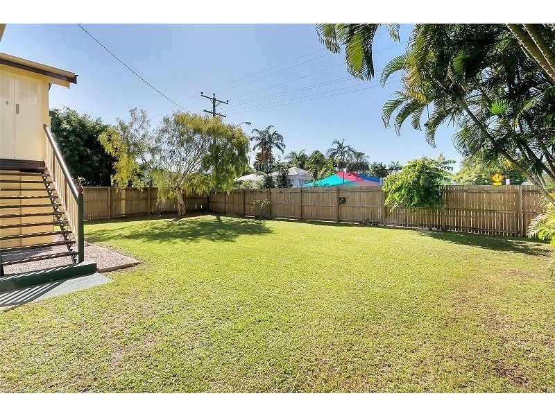 281 Pease Street, Edge Hill QLD 4870