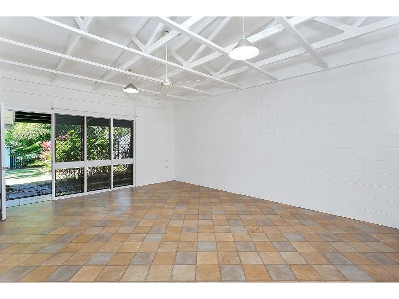 2/253 Pease St, Edge Hill QLD 4870