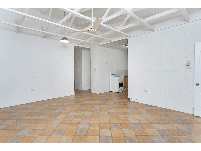 2/253 Pease St, Edge Hill QLD 4870