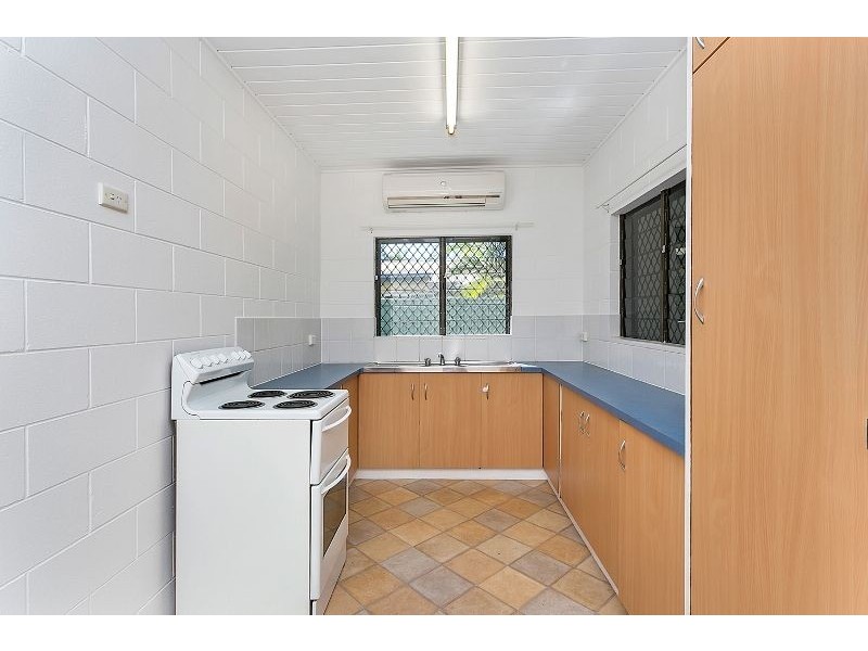 2/253 Pease St, Edge Hill QLD 4870
