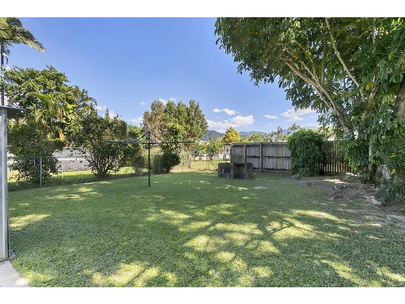 2/253 Pease St, Edge Hill QLD 4870