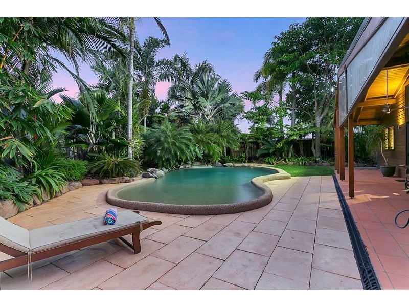 52 Yule Ave, Clifton Beach QLD 4879