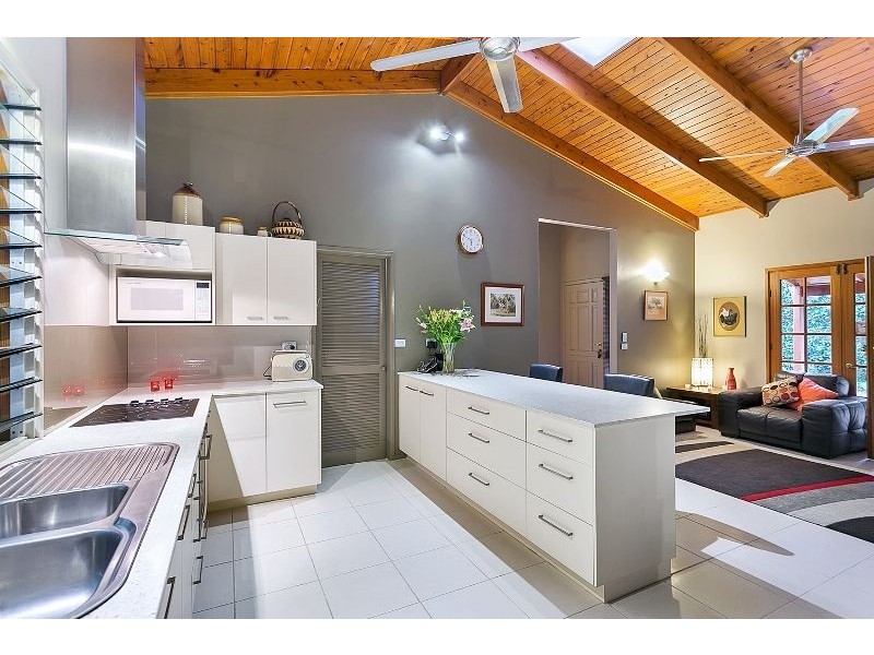 52 Yule Ave, Clifton Beach QLD 4879