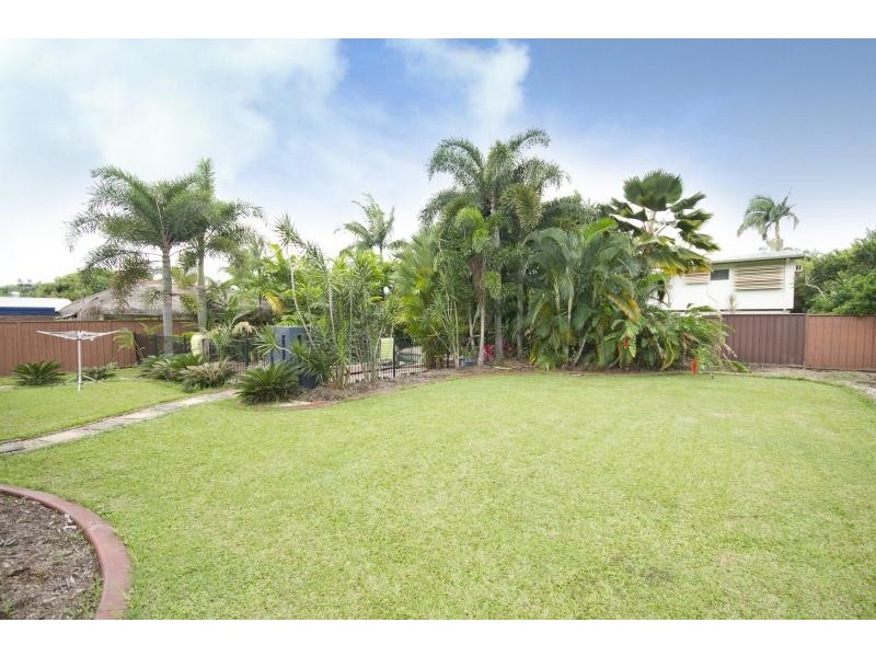 18 Pepperina Street, Mooroobool QLD 4870