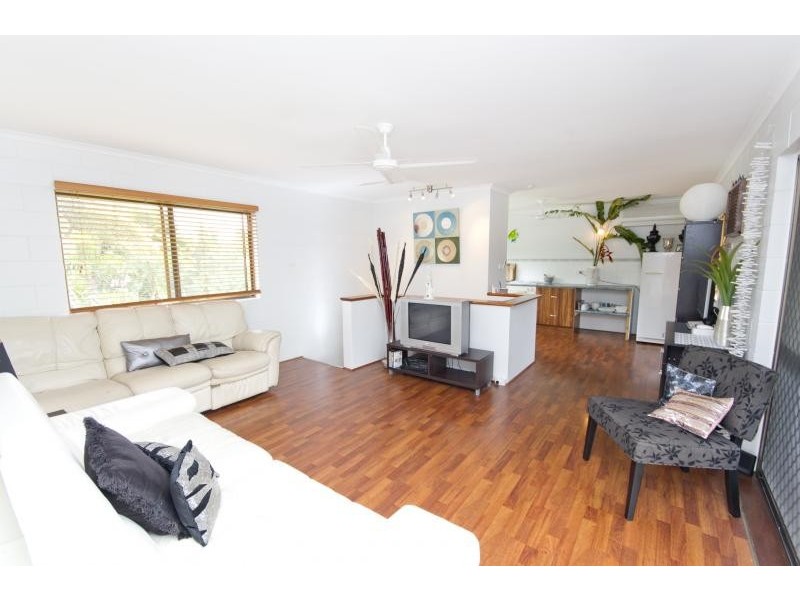 18 Pepperina Street, Mooroobool QLD 4870