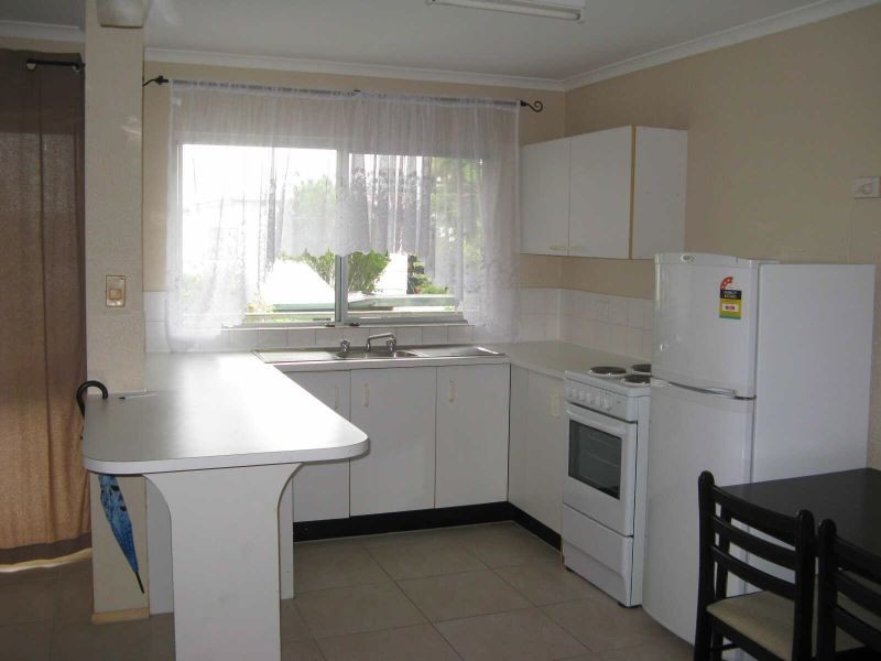 4/239 Lyons Street, Westcourt QLD 4870