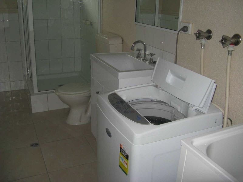 4/239 Lyons Street, Westcourt QLD 4870