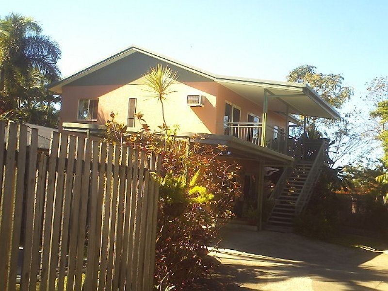 2/8A York Street, Whitfield QLD 4870