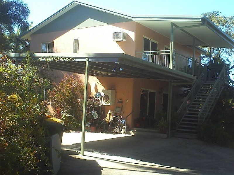 2/8A York Street, Whitfield QLD 4870