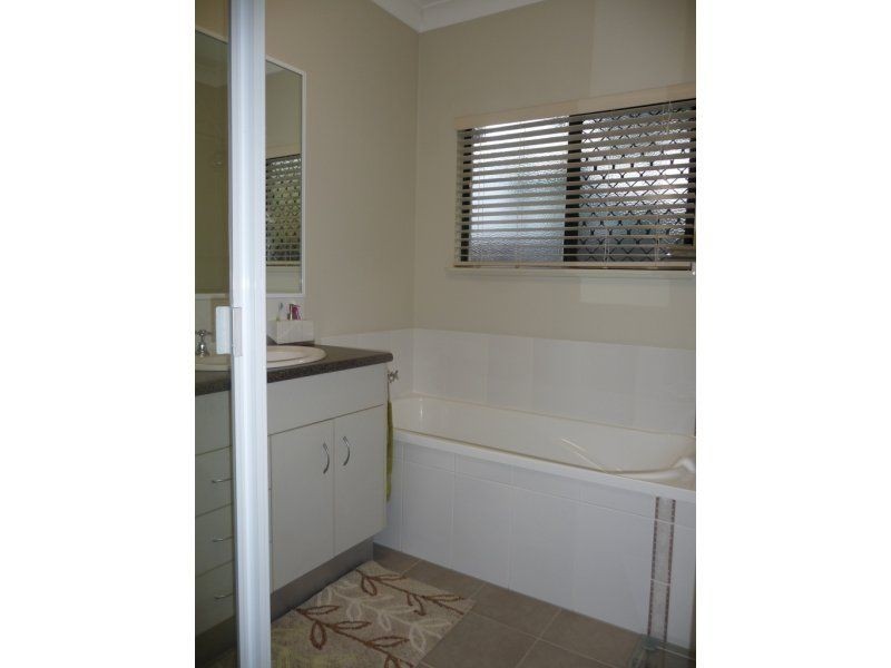 10 Ellibank Close, Bentley Park QLD 4869