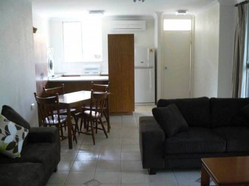 1/211 Lake Street, Cairns North QLD 4870