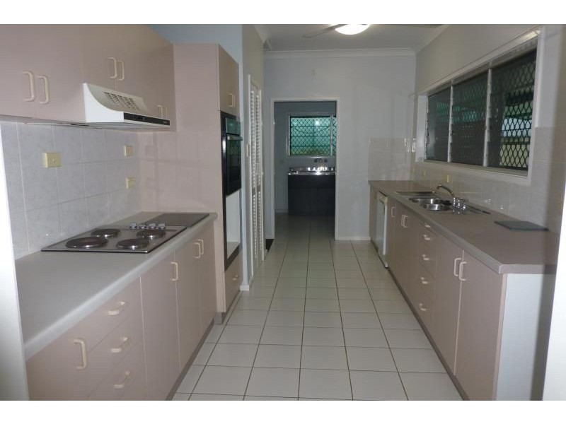 6-8 Sommerville Street, Whitfield QLD 4870
