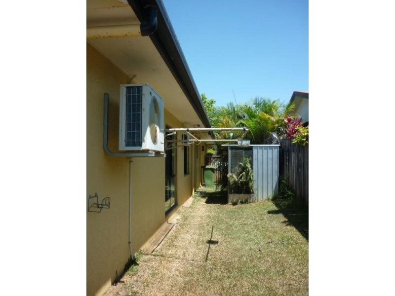 16 Brian Street, Brinsmead QLD 4870