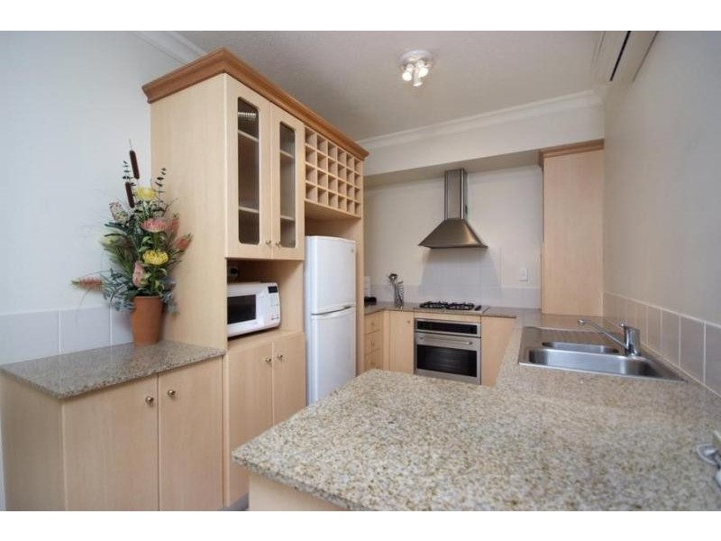 1112/2 Greenslopes Street, Cairns North QLD 4870