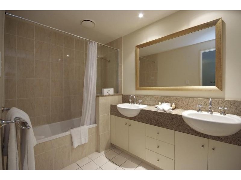 1112/2 Greenslopes Street, Cairns North QLD 4870