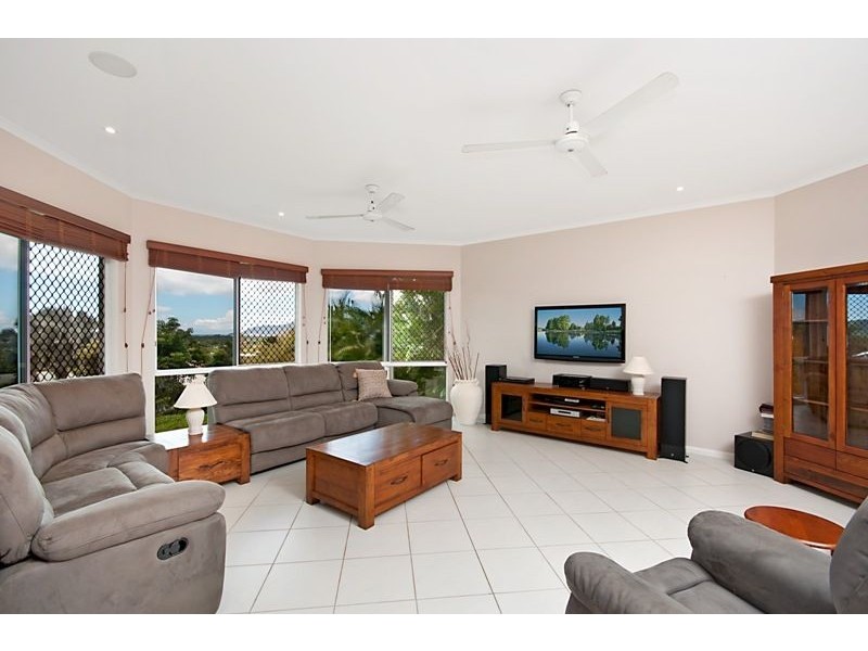 7 Woodmont Place, Mooroobool QLD 4870