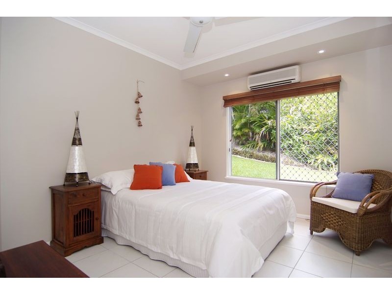 7 Woodmont Place, Mooroobool QLD 4870