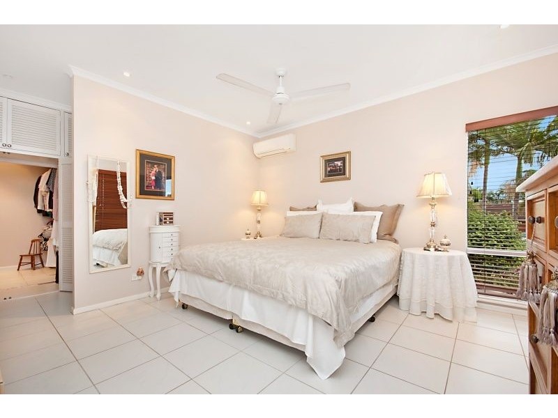 7 Woodmont Place, Mooroobool QLD 4870