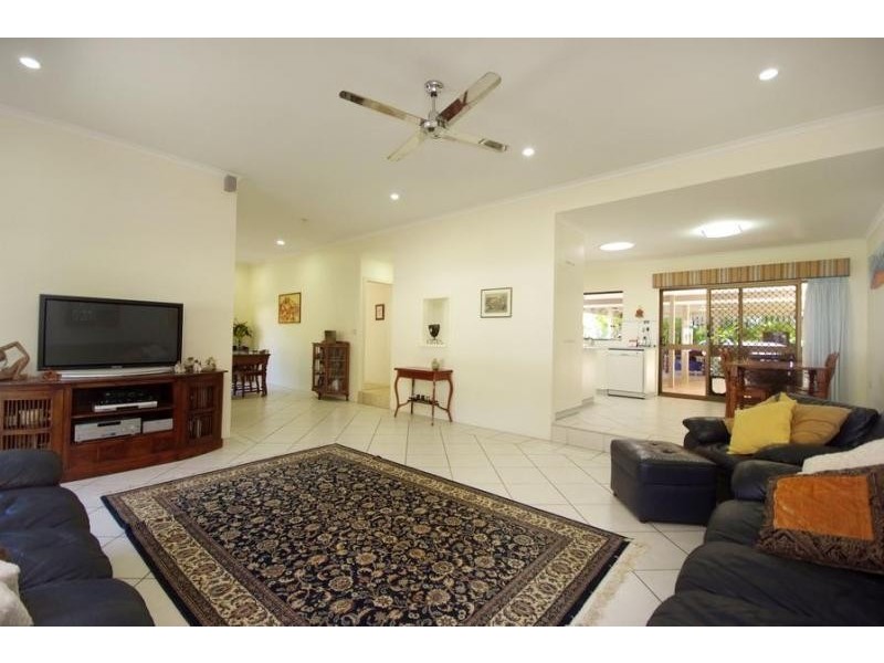 6 Forum Close, Mooroobool QLD 4870