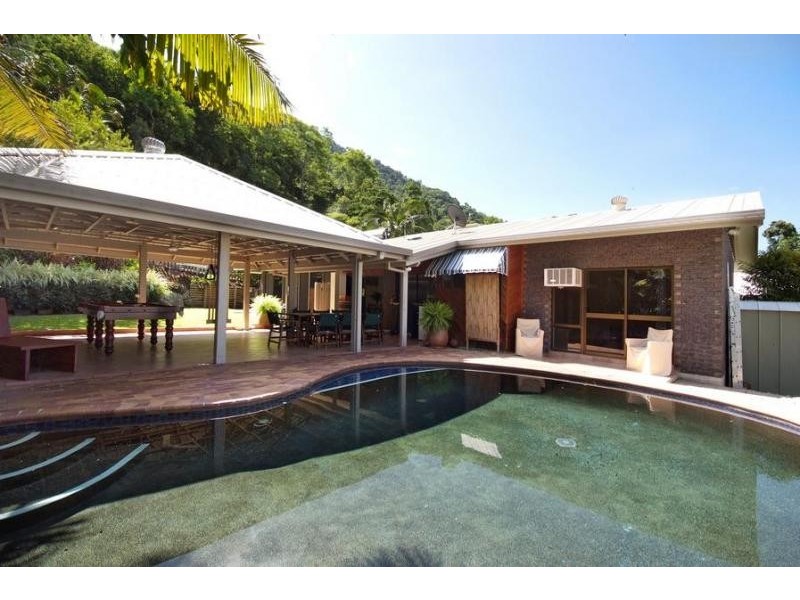 6 Forum Close, Mooroobool QLD 4870