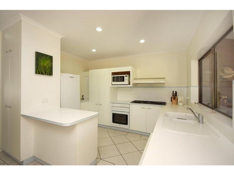 6 Forum Close, Mooroobool QLD 4870