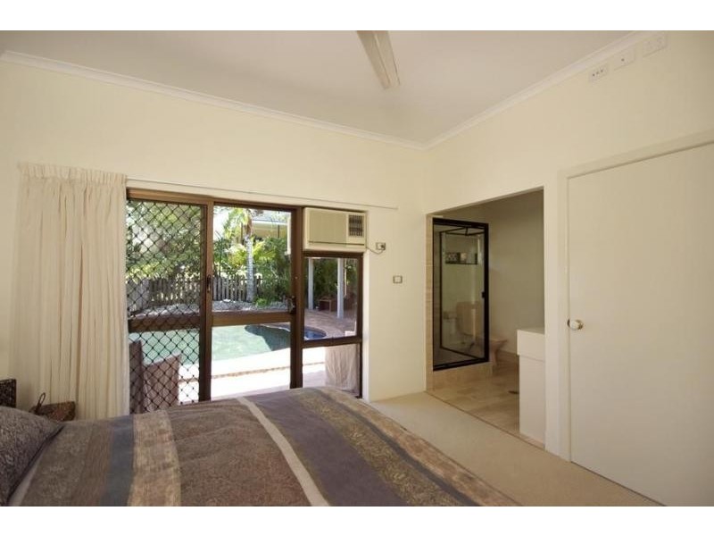 6 Forum Close, Mooroobool QLD 4870