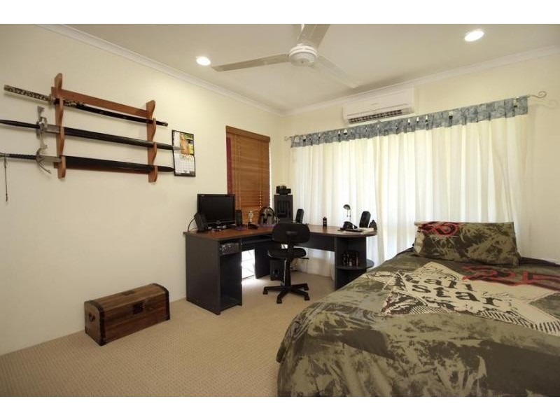 6 Forum Close, Mooroobool QLD 4870