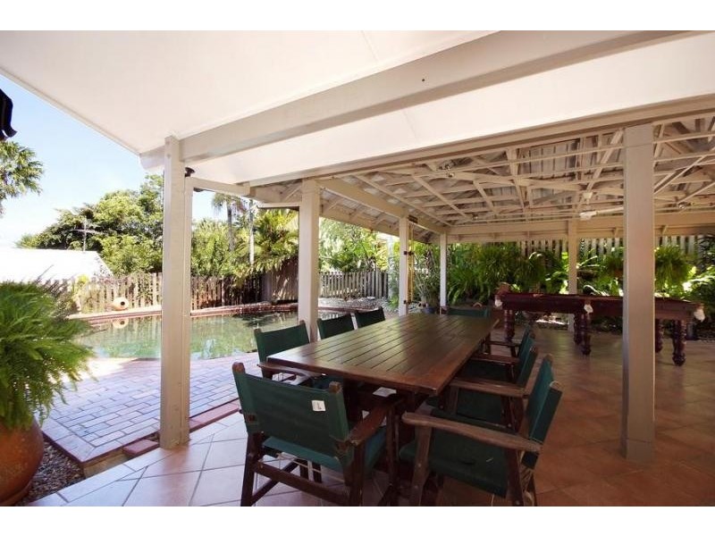 6 Forum Close, Mooroobool QLD 4870