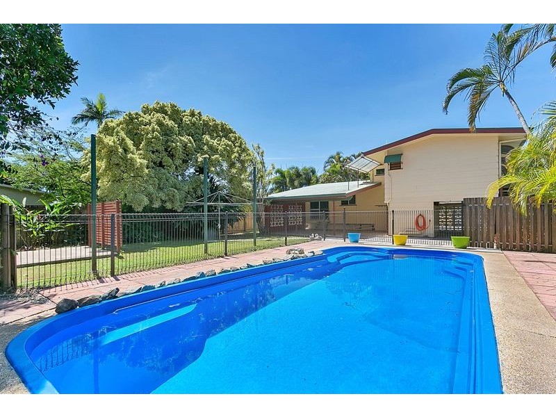 141-143 McCormack Street, Manunda QLD 4870