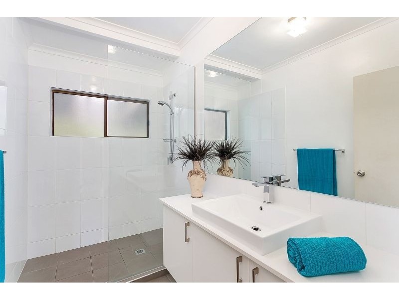 3 Begonia Place, Mooroobool QLD 4870