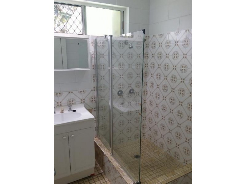 12 Tracey Close, Woree QLD 4868