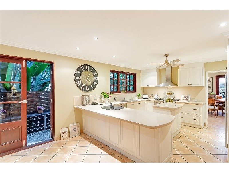 24 Trivia Street, Palm Cove QLD 4879