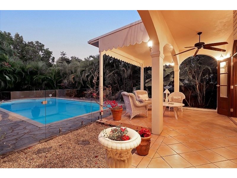 24 Trivia Street, Palm Cove QLD 4879
