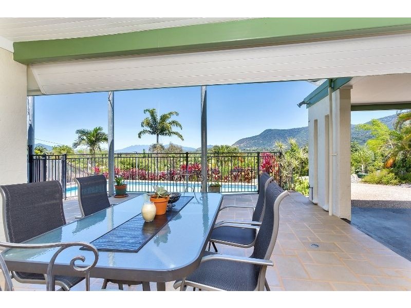 4 Dennis Close, Mooroobool QLD 4870