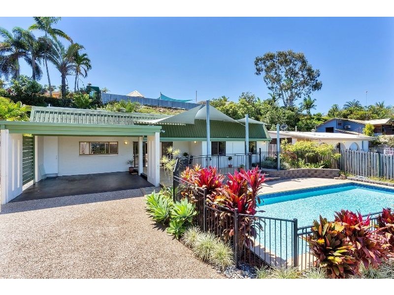 4 Dennis Close, Mooroobool QLD 4870