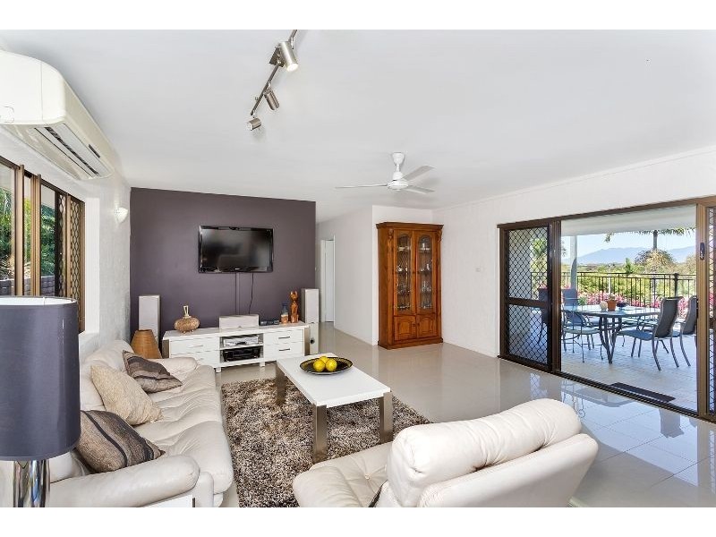 4 Dennis Close, Mooroobool QLD 4870