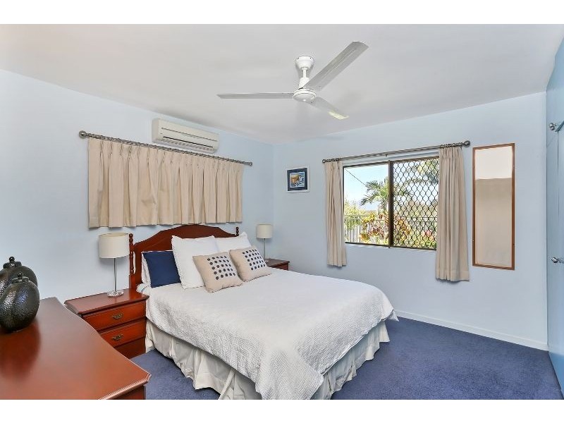 4 Dennis Close, Mooroobool QLD 4870