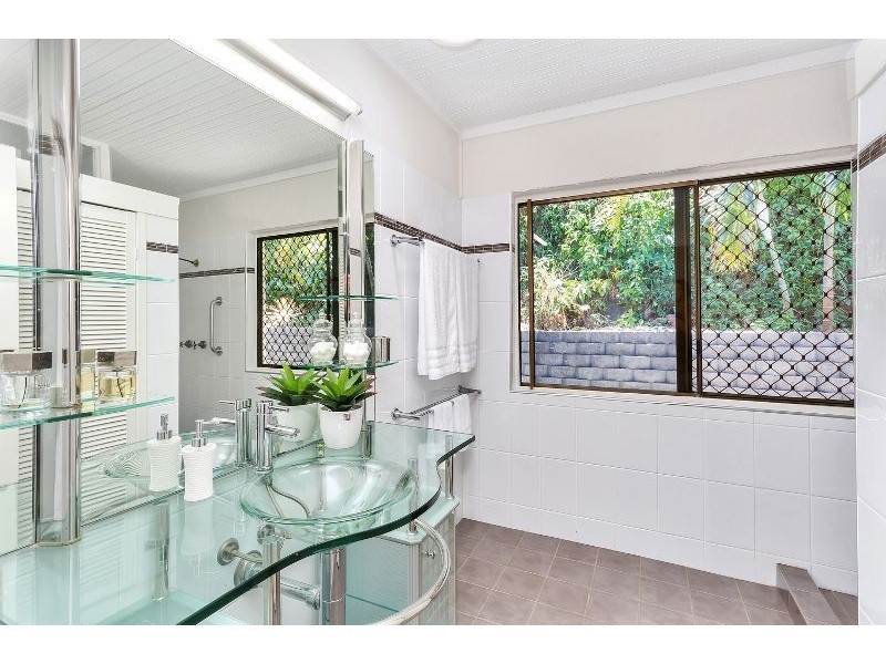 4 Dennis Close, Mooroobool QLD 4870