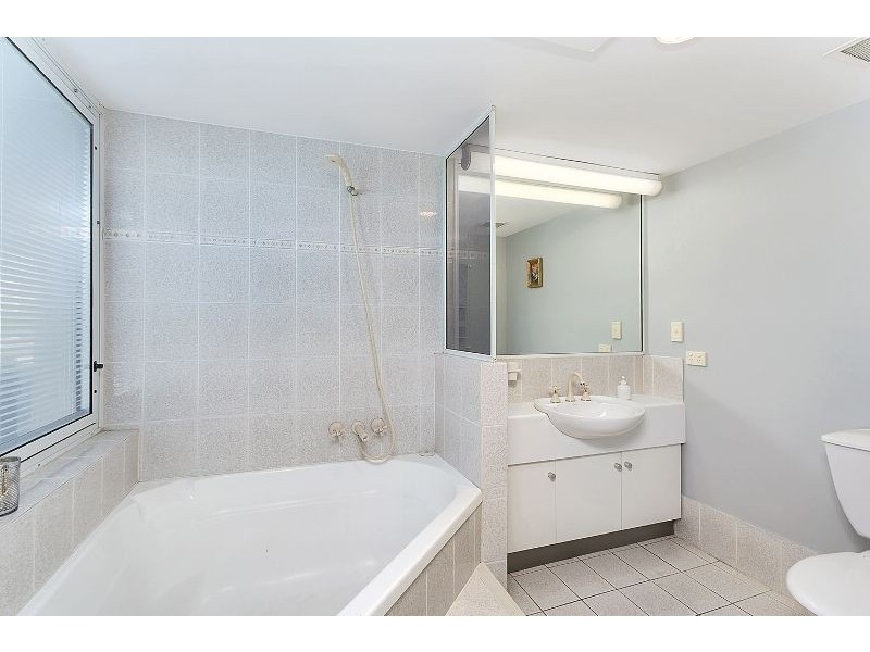 103/279 Esplanade, Cairns North QLD 4870