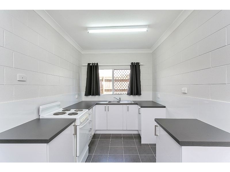 2/52 Pease Street, Manoora QLD 4870