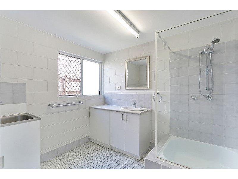 2/52 Pease Street, Manoora QLD 4870