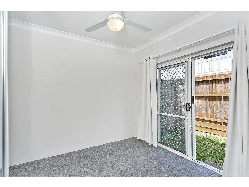 2/52 Pease Street, Manoora QLD 4870