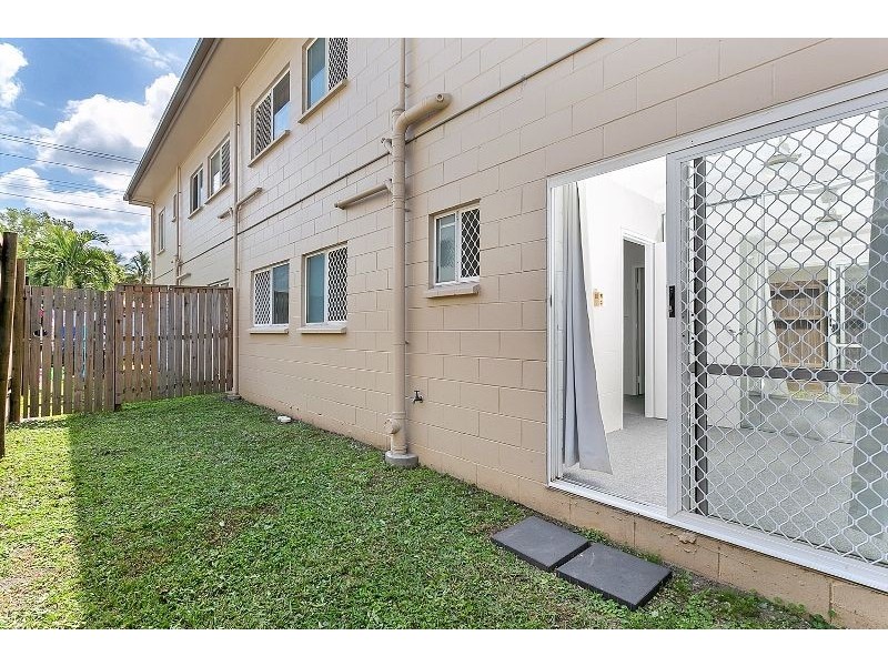 2/52 Pease Street, Manoora QLD 4870