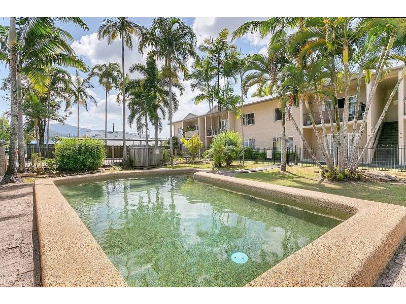 2/52 Pease Street, Manoora QLD 4870