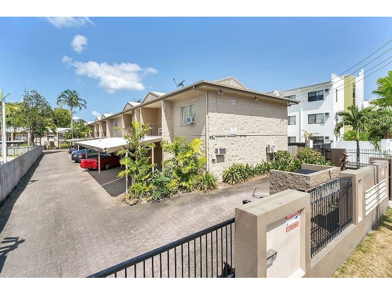2/52 Pease Street, Manoora QLD 4870