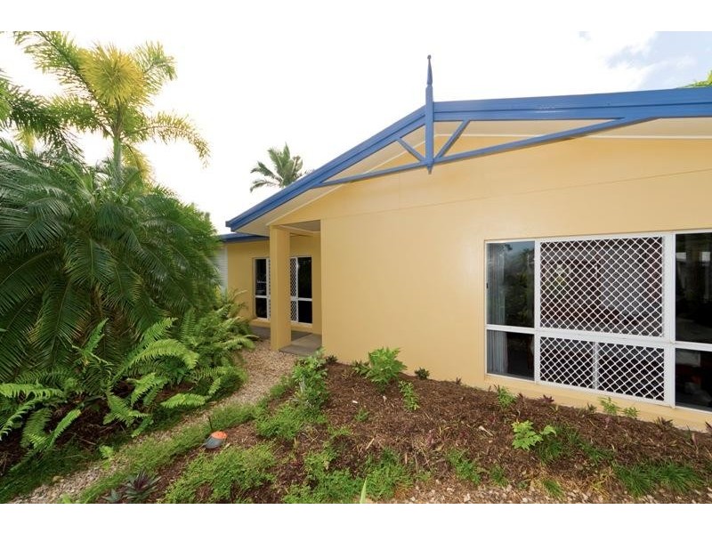 3 Summer Hill Drive, Mooroobool QLD 4870