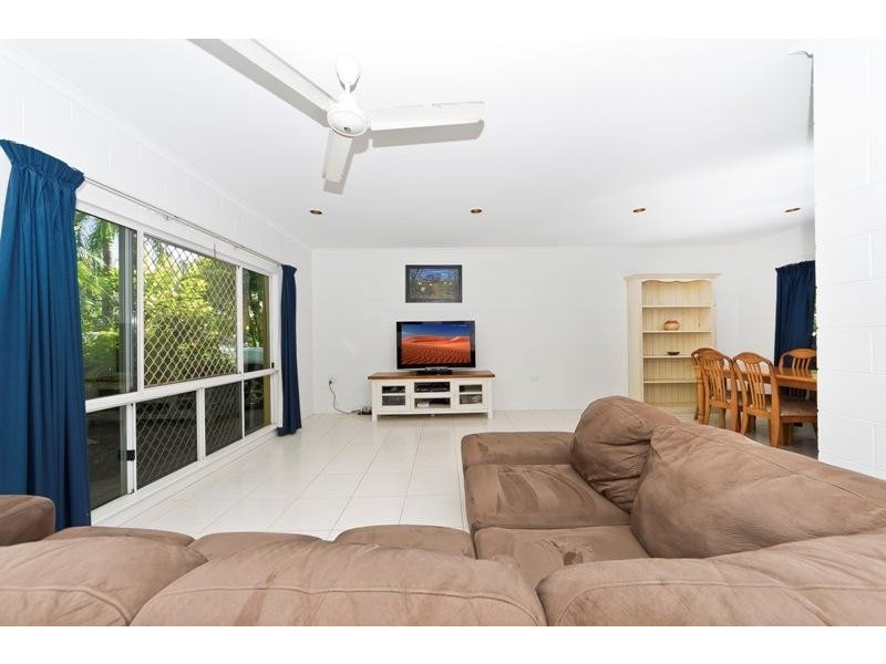 3 Summer Hill Drive, Mooroobool QLD 4870