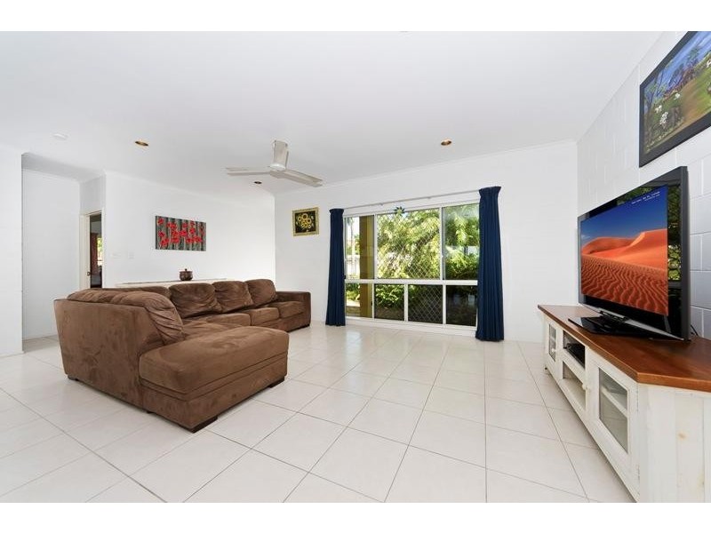 3 Summer Hill Drive, Mooroobool QLD 4870