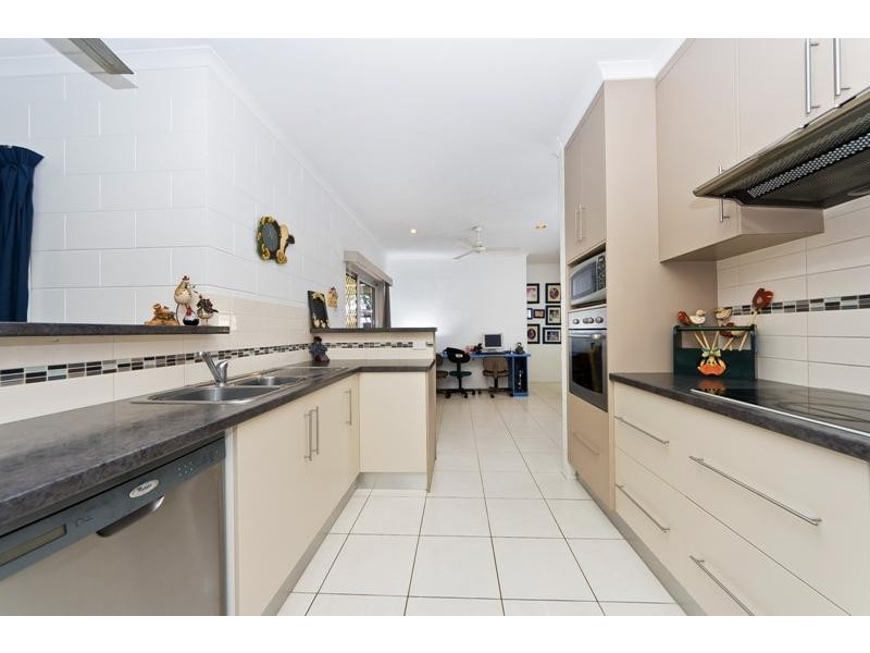 3 Summer Hill Drive, Mooroobool QLD 4870